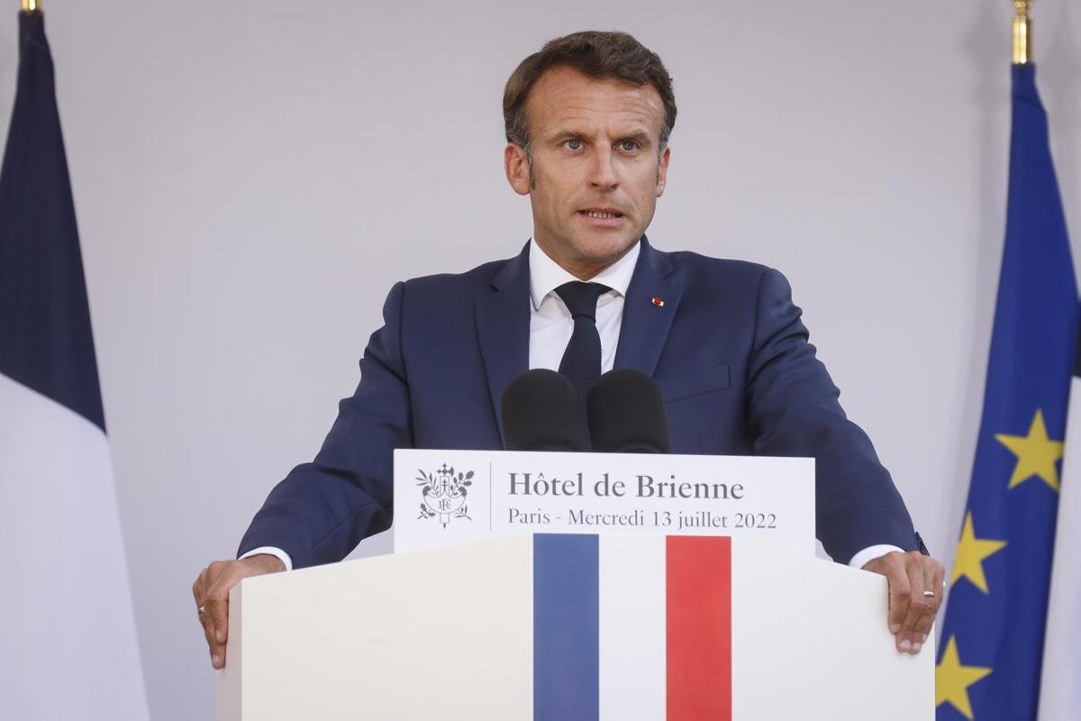 Macron parla ai francesi: “E’ finita l’abbondanza, ci aspettano tempi duri”