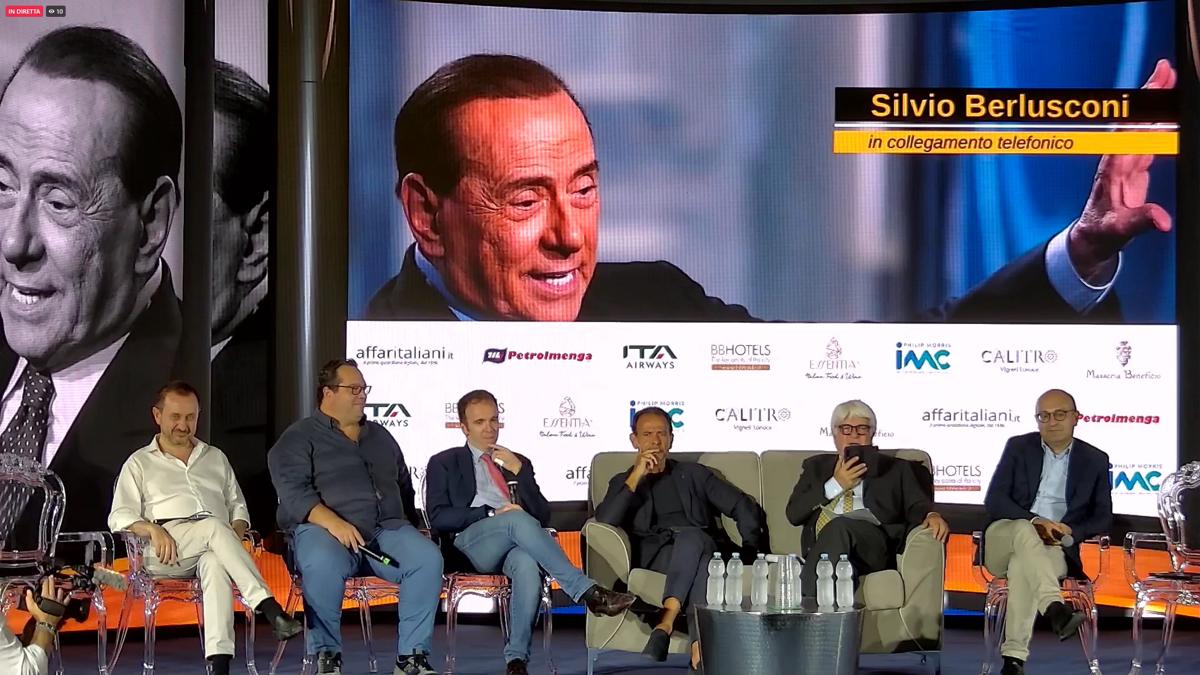 Berlusconi a La Piazza: “Nessuno come me nella storia politica” Berlusconi a La Piazza: “Nessuno come me nella storia politica”