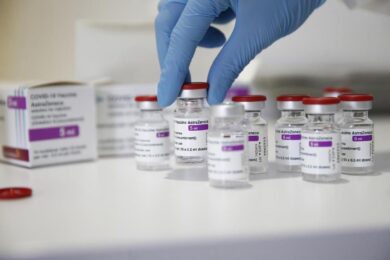Covid, guerra sui vaccini. Moderna: “Pfizer e BioNTech violarono i brevetti”