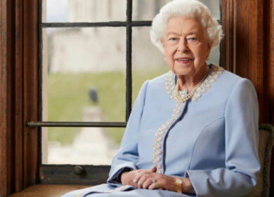 Royal Family, ansia per la Regina Elisabetta. Niente Londra per il neo premier