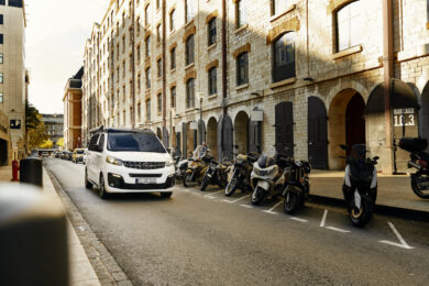 Opel presenta Zafira-e Life nella versione elettrica Crosscamp Flex
