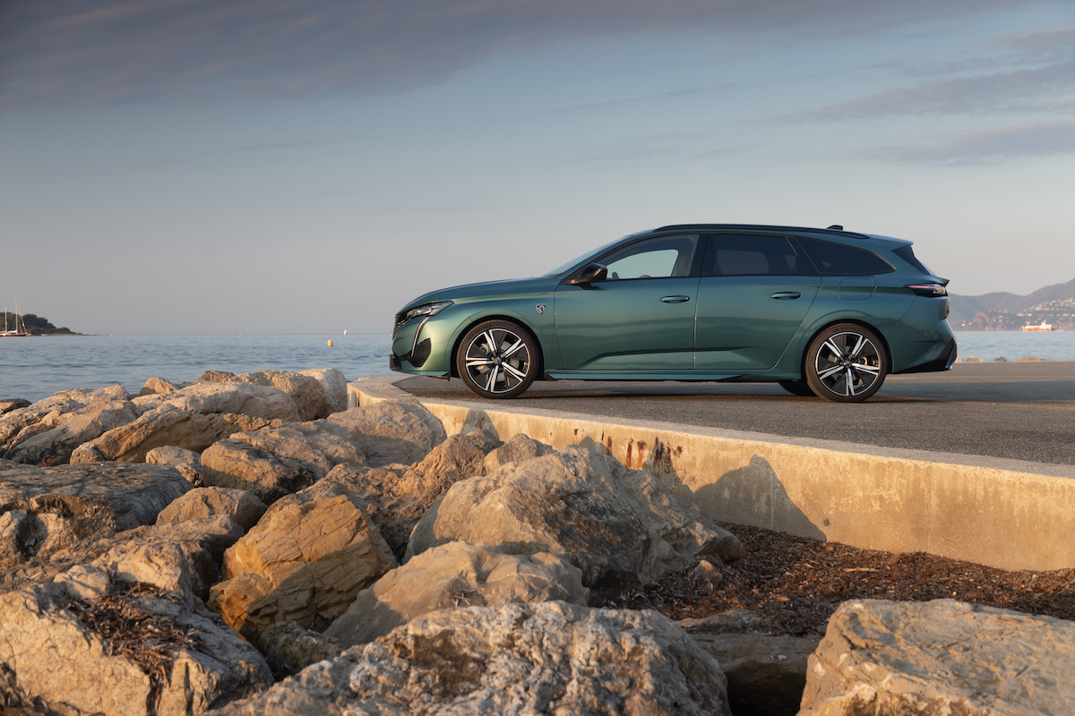 Unique Novels il primo podcast letterario che racconta nuova Peugeot 308 SW