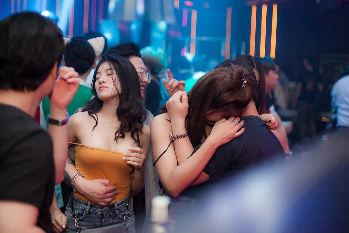 Sondaggio: TikTok non basta, i giovani si sentono lontanissimi dai politici Sondaggio: TikTok non basta, i giovani si sentono lontanissimi dai politici
