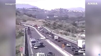 Il navigatore: “Invertire la rotta” e lui fa un’inversione a U sull’autostrada