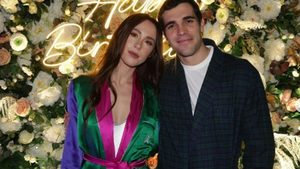 Aurora Ramazzotti è incinta: Michelle e Eros nonni rock a gennaio – FOTO
