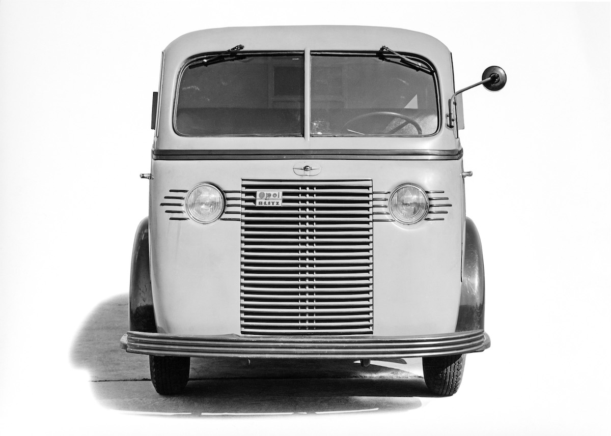 Opel: ritrovate ad un asta le foto del prototipo Blitz Transporter