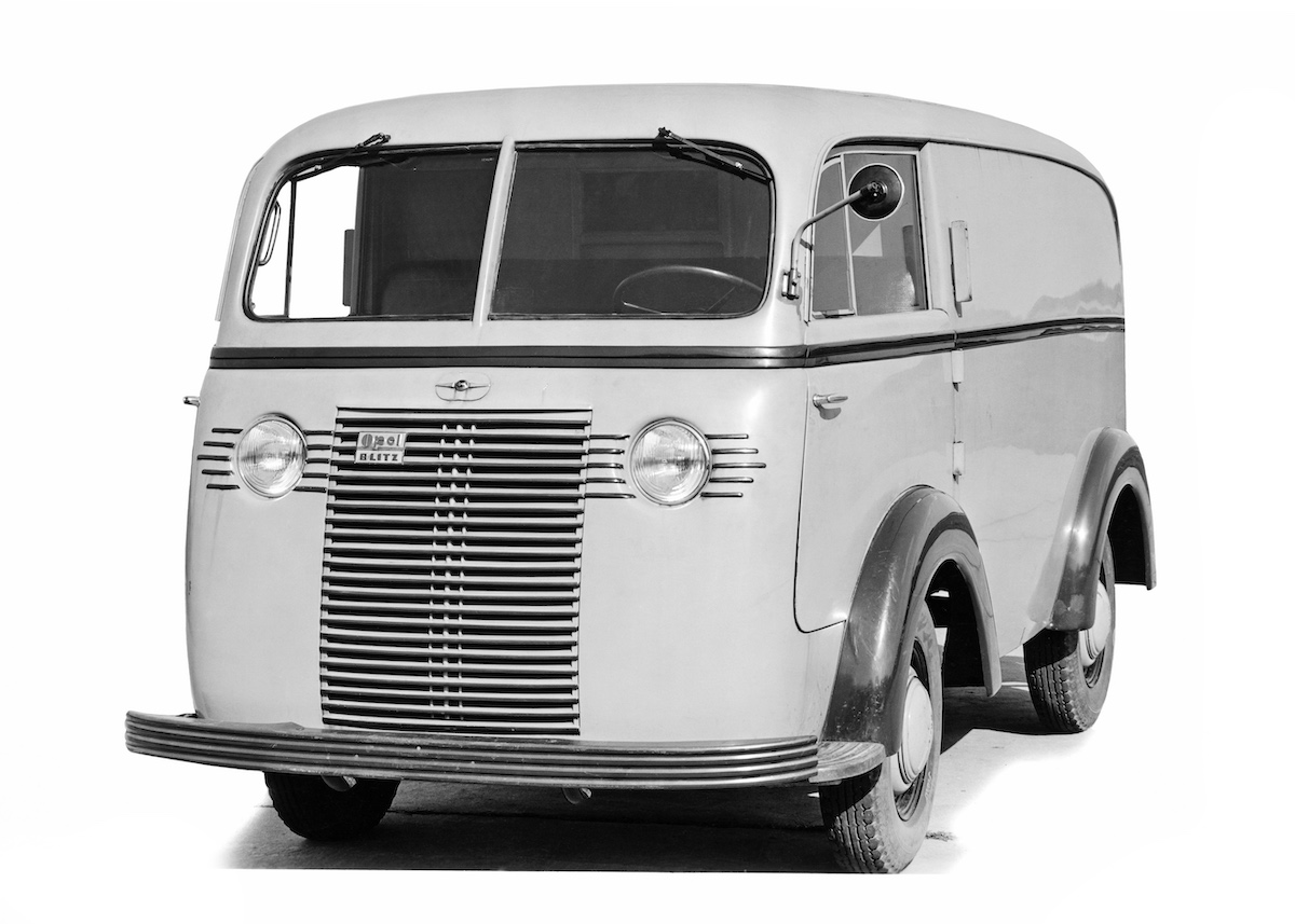 Opel: ritrovate ad un asta le foto del prototipo Blitz Transporter