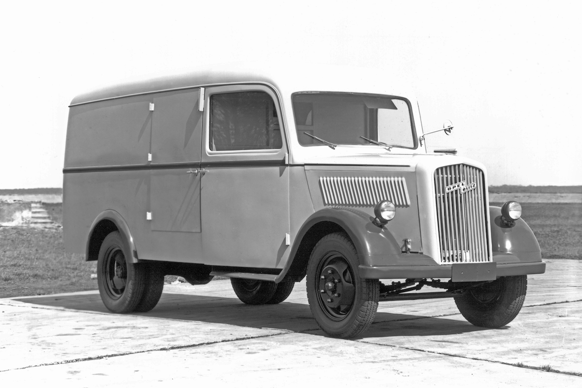 Opel: ritrovate ad un asta le foto del prototipo Blitz Transporter