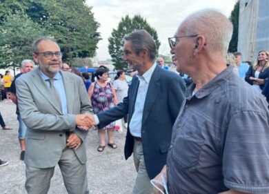 Aler Milano, anziano aggredito da abusivi. Il presidio: “Non sei solo”. FOTO