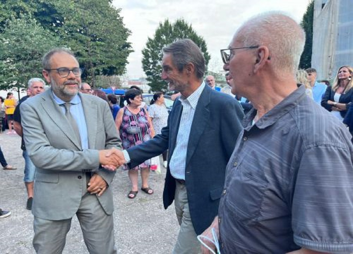 Aler Milano, anziano aggredito da abusivi. Il presidio: “Non sei solo”. FOTO Aler Milano, anziano aggredito da abusivi. Il presidio: “Non sei solo”. FOTO