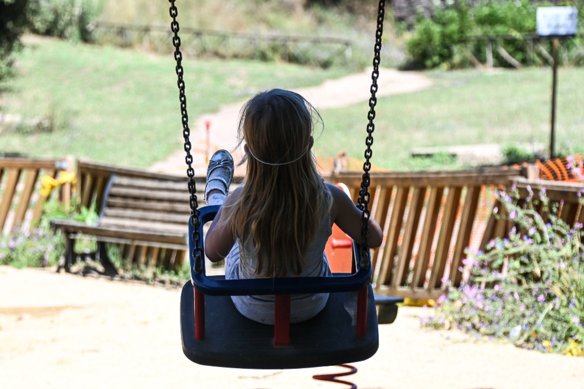 Avezzano, bambina muore giocando sull’altalena: la procura avvia le indagini Avezzano, bambina muore giocando sull’altalena: la procura avvia le indagini