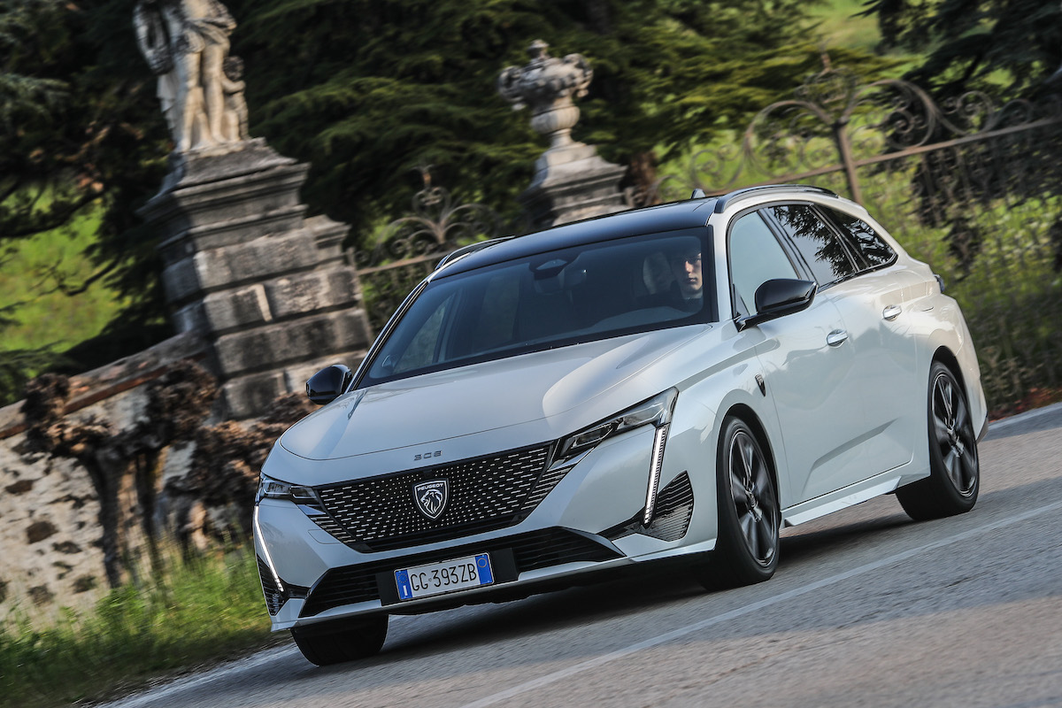 Peugeot lancia gli “exclusive test drive” dedicati alla gamma LEV Peugeot lancia gli “exclusive test drive” dedicati alla gamma LEV