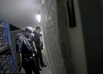 Ohio, un afroamericano disarmato è stato ucciso nel suo letto da un agente