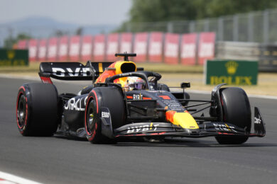 Max Verstappen, pole in Olanda. Leclerc beffato per 21 millesimi. Terzo Sainz