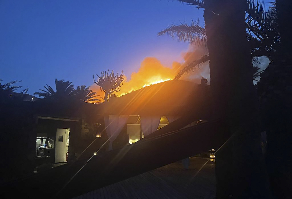 Galleria foto 'Armani dona 500mila euro a Pantelleria dopo il grave incendio nell’isola' - foto 1