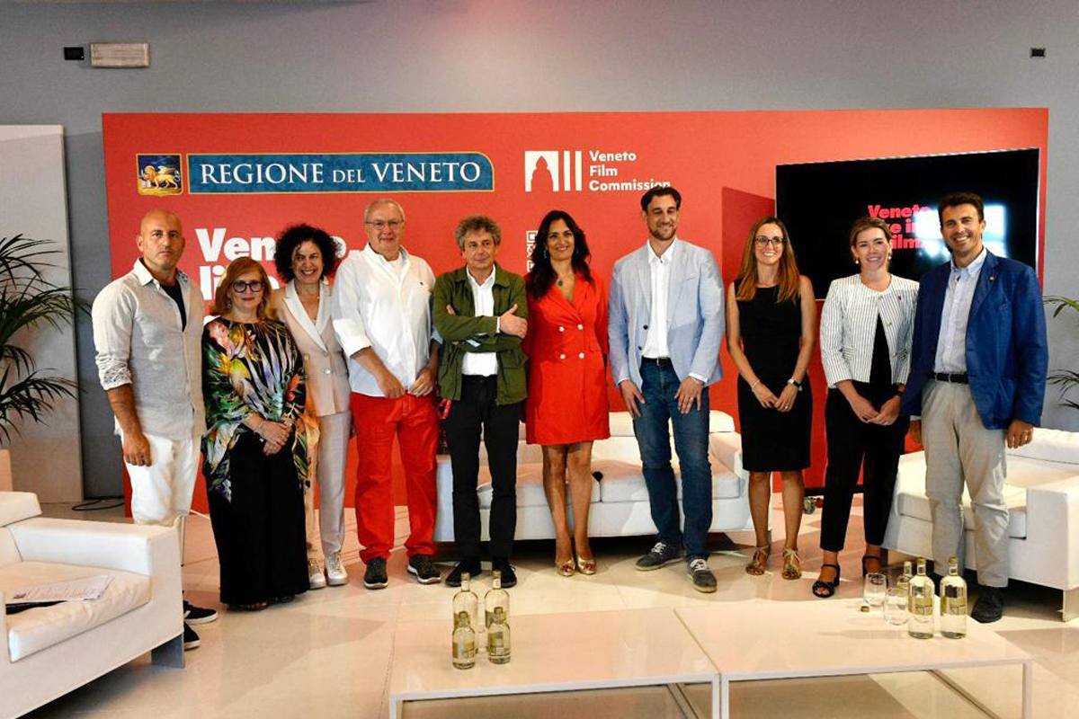 Mostra Venezia, Safiria Leccese volto e voce narrante del docufilm “Semplice” Mostra Venezia, Safiria Leccese volto e voce narrante del docufilm “Semplice”