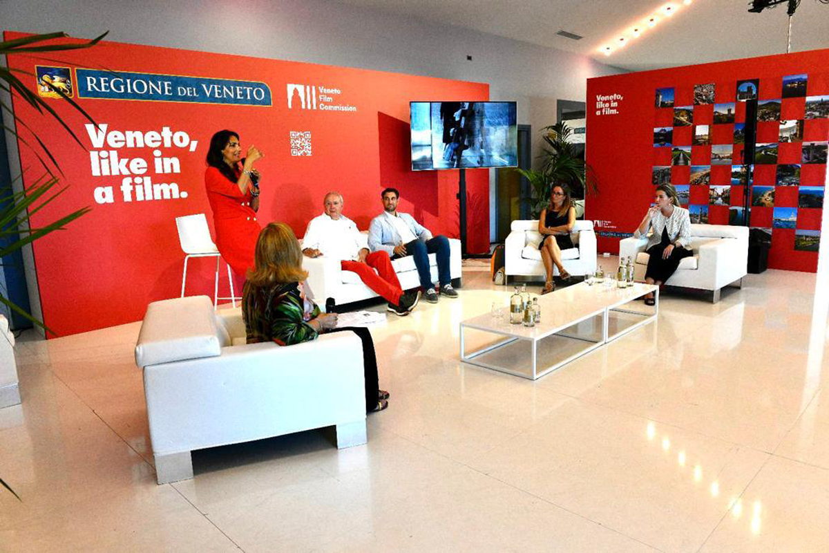 Mostra Venezia, Safiria Leccese volto e voce narrante del docufilm “Semplice” Mostra Venezia, Safiria Leccese volto e voce narrante del docufilm “Semplice”