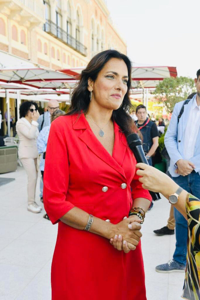 Mostra Venezia, Safiria Leccese volto e voce narrante del docufilm “Semplice” Mostra Venezia, Safiria Leccese volto e voce narrante del docufilm “Semplice”