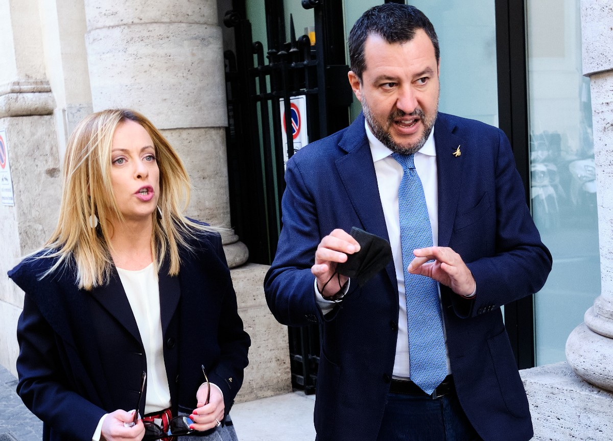 Russia, Salvini: “Stop alle sanzioni”. Ma FdI si smarca: “Non sarà la linea” Russia, Salvini: “Stop alle sanzioni”. Ma FdI si smarca: “Non sarà la linea”