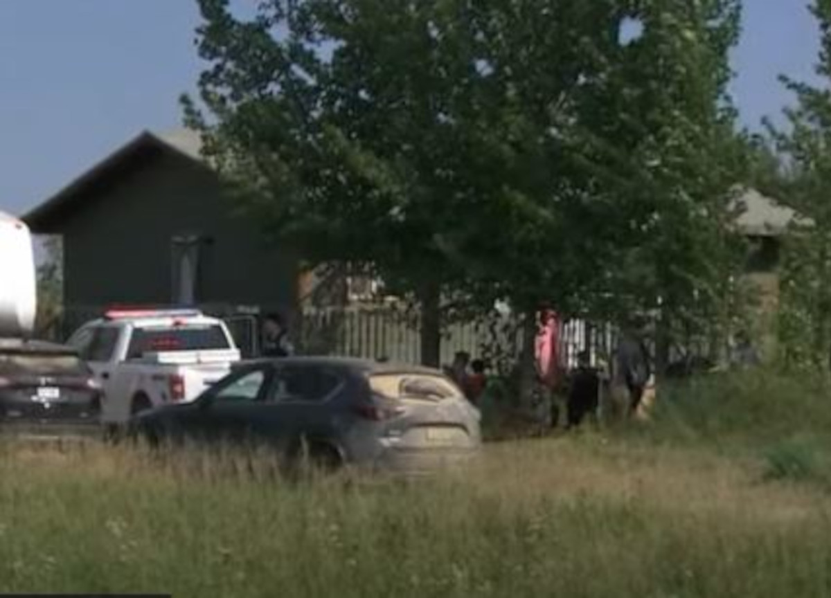 Canada, 25 accoltellati e almeno 10 morti. Caccia ai 2 killer, sono in fuga Canada, 25 accoltellati e almeno 10 morti. Caccia ai 2 killer, sono in fuga