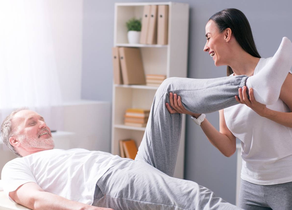 Invecchiare bene: la riabilitazione nella vita dell’anziano Invecchiare bene: la riabilitazione nella vita dell’anziano