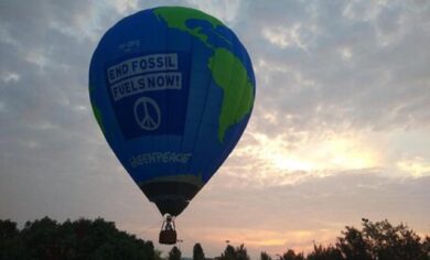 Gastech a Milano, “l’inferno climatico” di Greenpeace contro l’evento