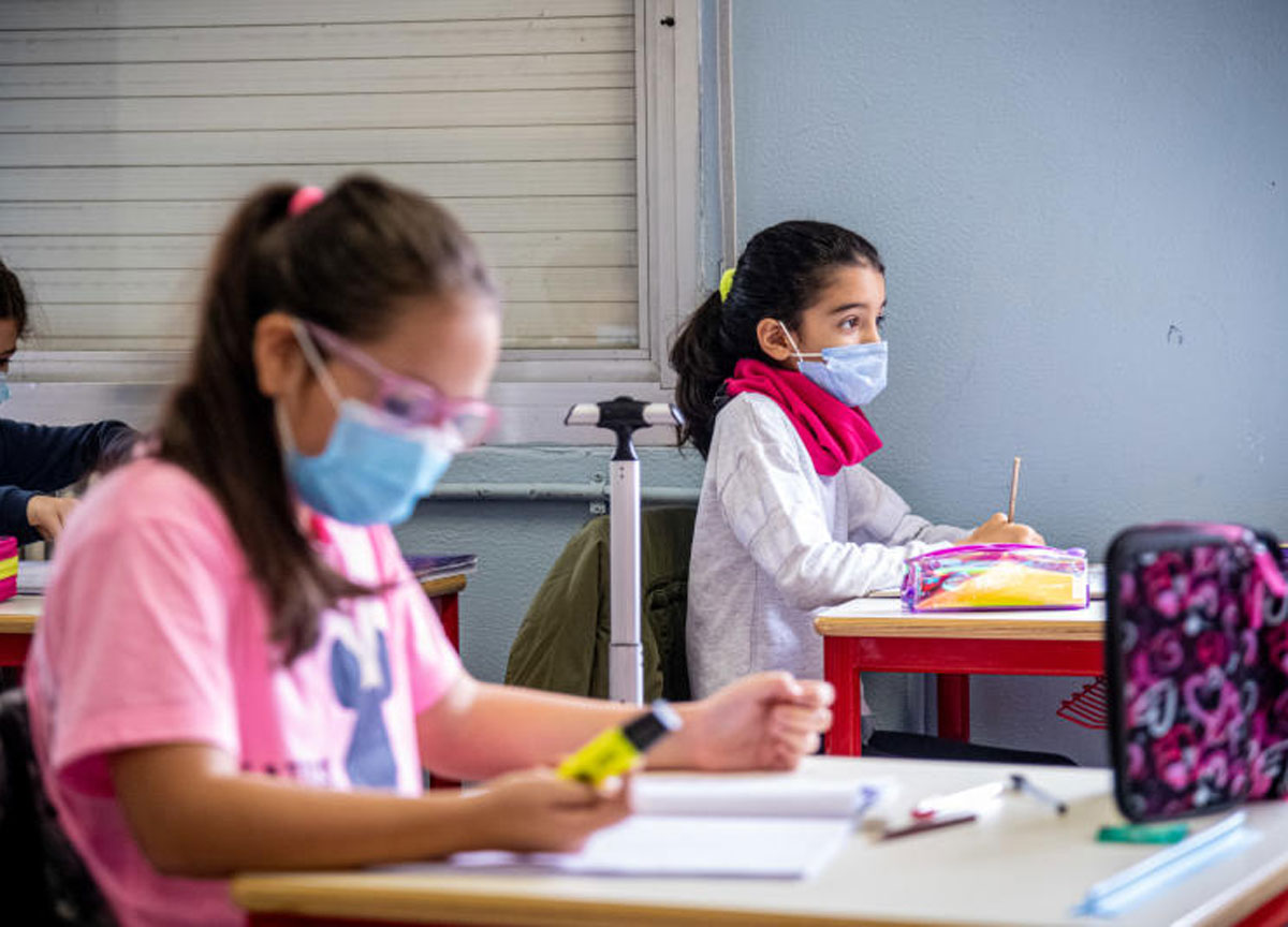Covid e scuole, l’infettivologo Andreoni avverte: “Errore senza le mascherine” Covid e scuole, l’infettivologo Andreoni avverte: “Errore senza le mascherine”