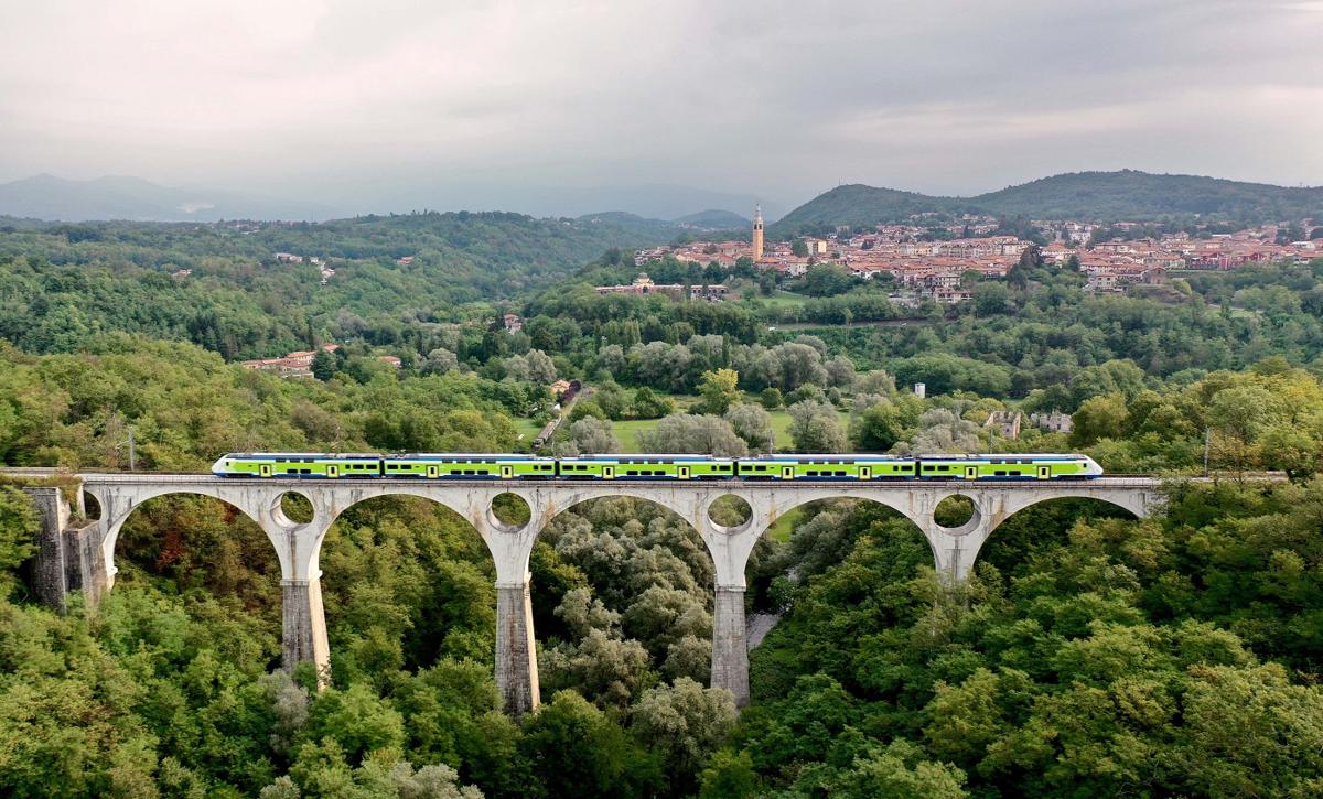 Trenord: due treni caravaggio in servizio Trenord: due treni caravaggio in servizio