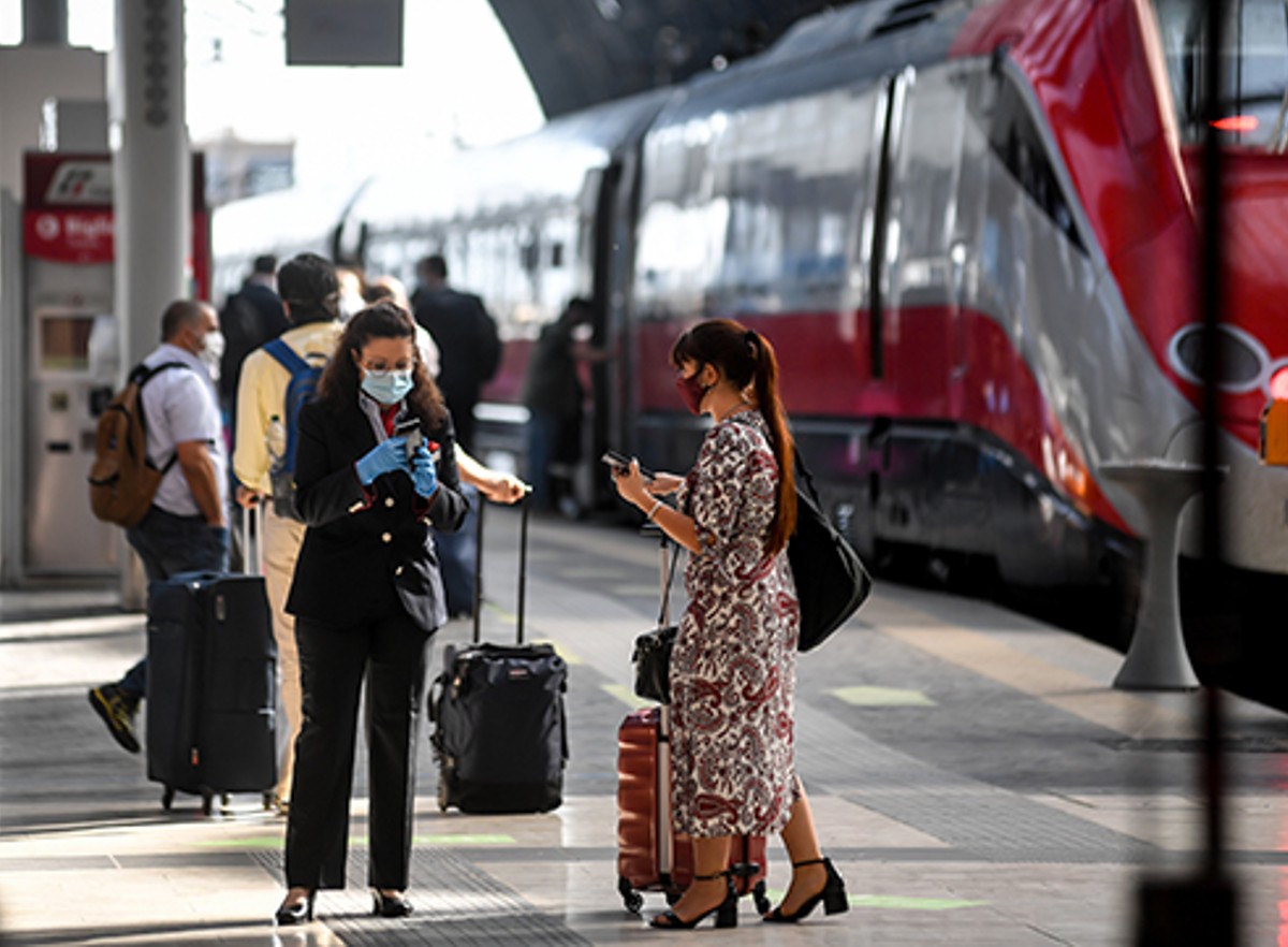 Elezioni 2022, dagli aerei ai treni: ecco tutti gli sconti per i fuori sede Elezioni 2022, dagli aerei ai treni: ecco tutti gli sconti per i fuori sede