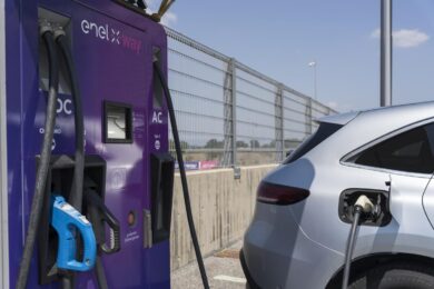 Pirelli: accordo con Enel X Way per ricaricare auto elettriche con l’app