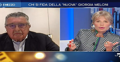 La previsione di De Benedetti: “Berlusconi farà cadere la Meloni”