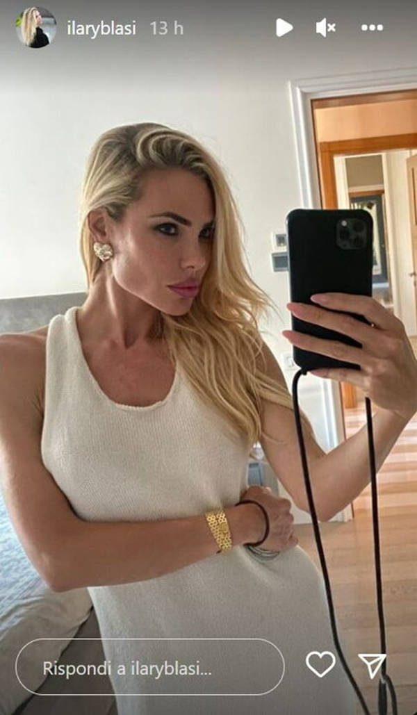 Francesco Totti a cena con Noemi, mentre Ilary Blasi non è in villa – FOTO Francesco Totti a cena con Noemi, mentre Ilary Blasi non è in villa – FOTO