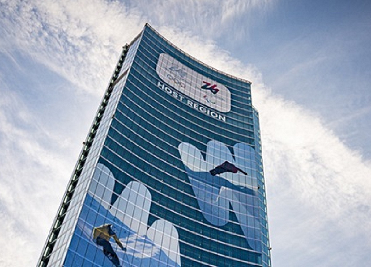 Caro energia, luci spente a Palazzo Lombardia e al Pirellone Caro energia, luci spente a Palazzo Lombardia e al Pirellone