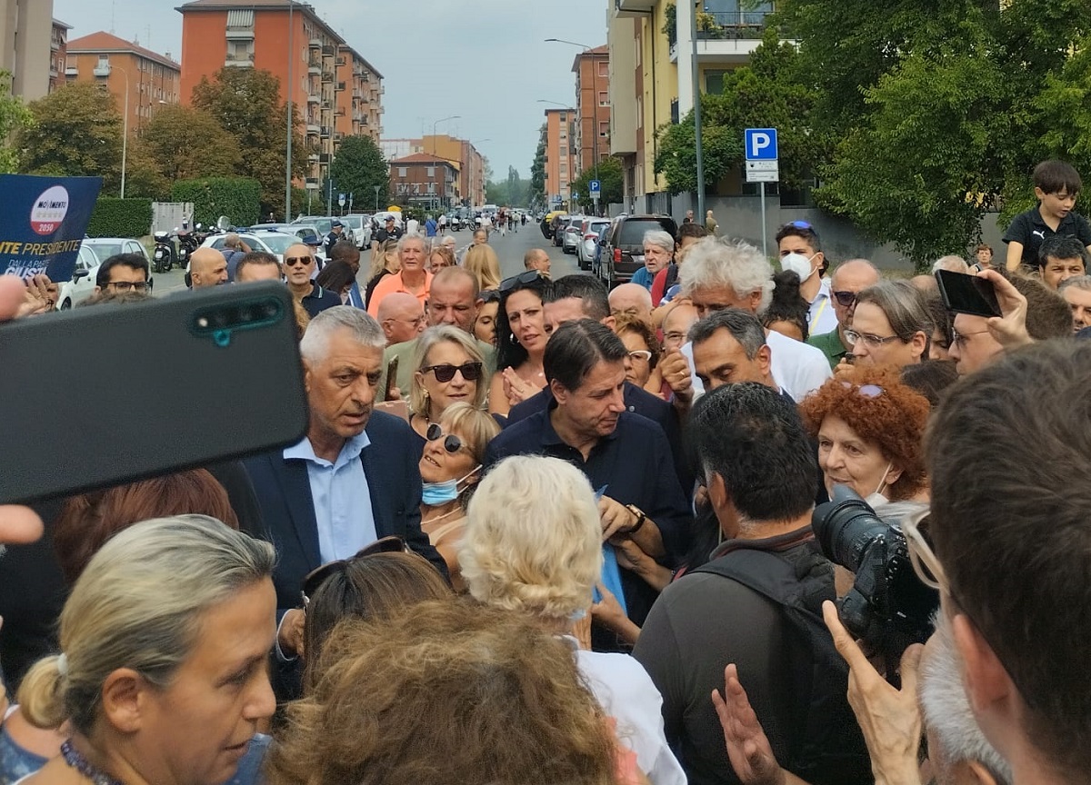 Conte: “Centrale nucleare a Milano? A casa di Salvini…”. FOTO Conte: “Centrale nucleare a Milano? A casa di Salvini…”. FOTO
