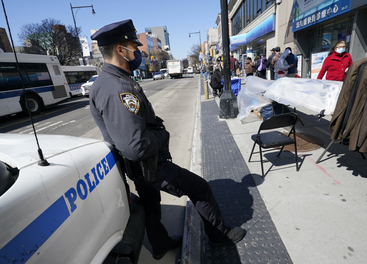 New York, la ragazza col machete ha colpito di nuovo. Vittime scelte a caso New York, la ragazza col machete ha colpito di nuovo. Vittime scelte a caso