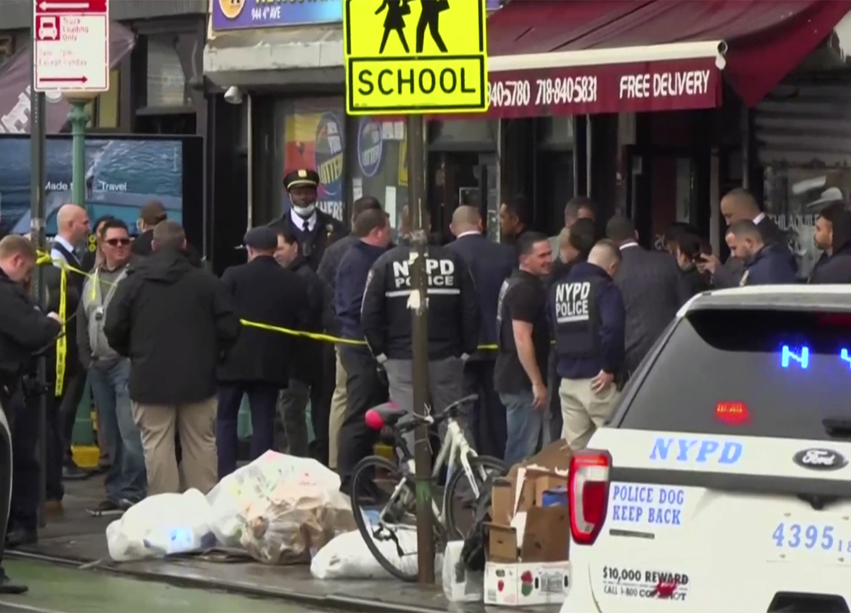 New York, la ragazza col machete ha colpito di nuovo. Vittime scelte a caso New York, la ragazza col machete ha colpito di nuovo. Vittime scelte a caso