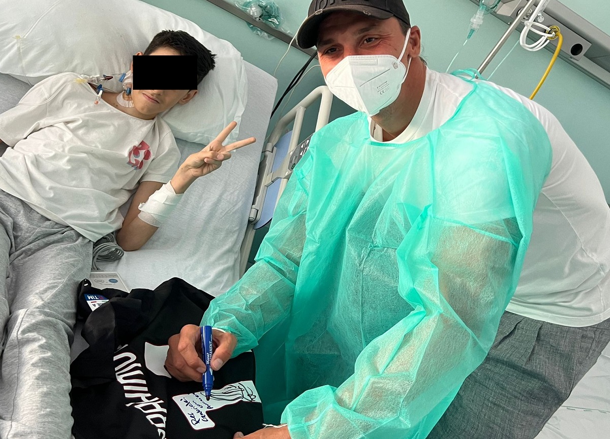 Ibrahimovic in visita a Cardiochirurgia pediatrica a San Donato. FOTO Ibrahimovic in visita a Cardiochirurgia pediatrica a San Donato. FOTO