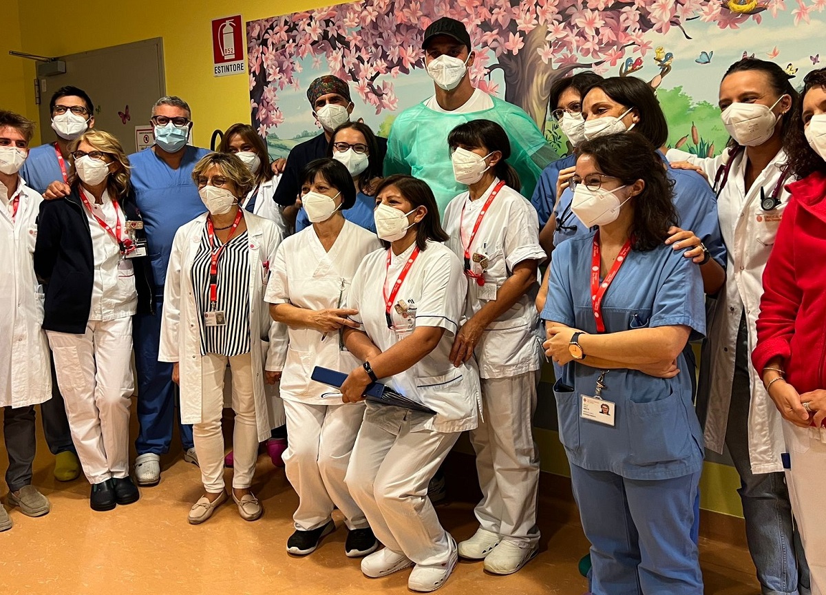 Ibrahimovic in visita a Cardiochirurgia pediatrica a San Donato. FOTO Ibrahimovic in visita a Cardiochirurgia pediatrica a San Donato. FOTO