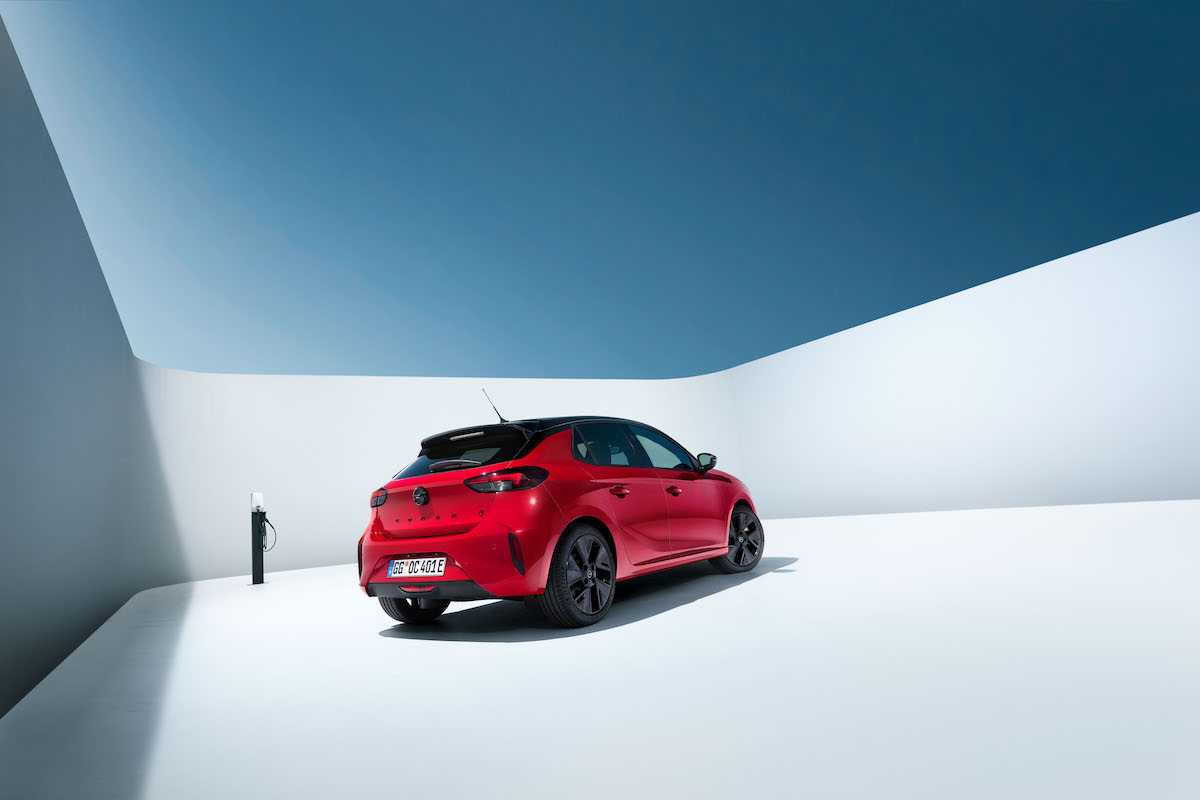 Opel Corsa 40 Anniversary, un edizione limitata di soli 1982 esemplari Opel Corsa 40 Anniversary, un edizione limitata di soli 1982 esemplari