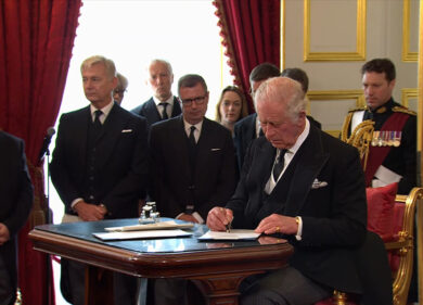 Carlo III proclamato nuovo Re del Regno Unito: l’annuncio in diretta tv. VIDEO