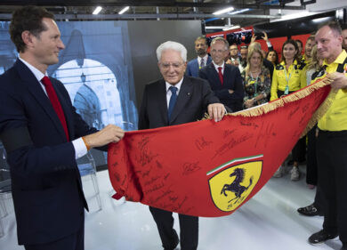 F1, Mattarella nella scuderia Ferrari. LeClerc secondo, fischi per safety car