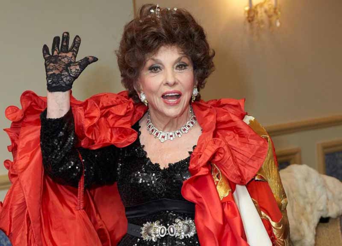 Gina Lollobrigida in ospedale, rottura del femore per l’attrice Gina Lollobrigida in ospedale, rottura del femore per l’attrice