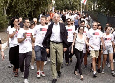 Letta arriva a Torino con l’auto elettrica (scarico il bus su cui viaggiava)