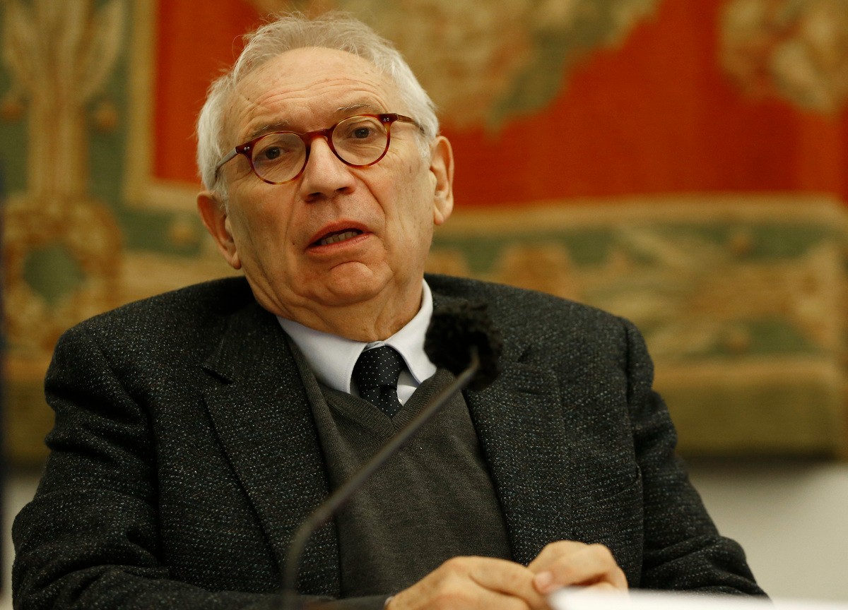 Ripartono le lezioni ma al primo giorno di scuola sono assenti i professori Ripartono le lezioni ma al primo giorno di scuola sono assenti i professori