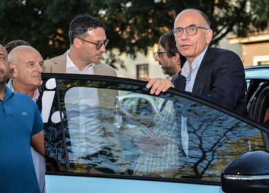 Pd, bus elettrico con batteria scarica. Letta costretto al piano B, la beffa