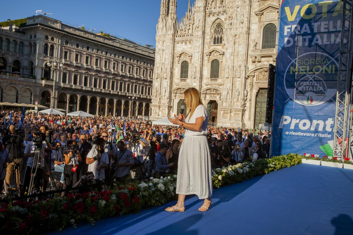 Meloni punta sul Nord e sfida l’Ue: “Pacchia finita, difenderemo l’Italia” Meloni punta sul Nord e sfida l’Ue: “Pacchia finita, difenderemo l’Italia”