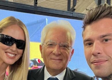 Ferragnez, selfie con Mattarella a Monza. Ma un dettaglio attira le critiche