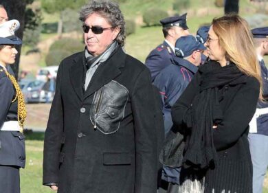 Fiorello si veste da Pooh per una notte, l’omaggio all’amico Stefano D’Orazio