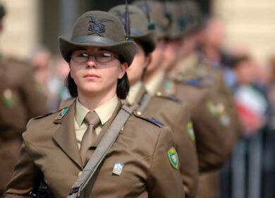 Architetta e soldata si può dire. Anche chirurga. Treccani va al femminile
