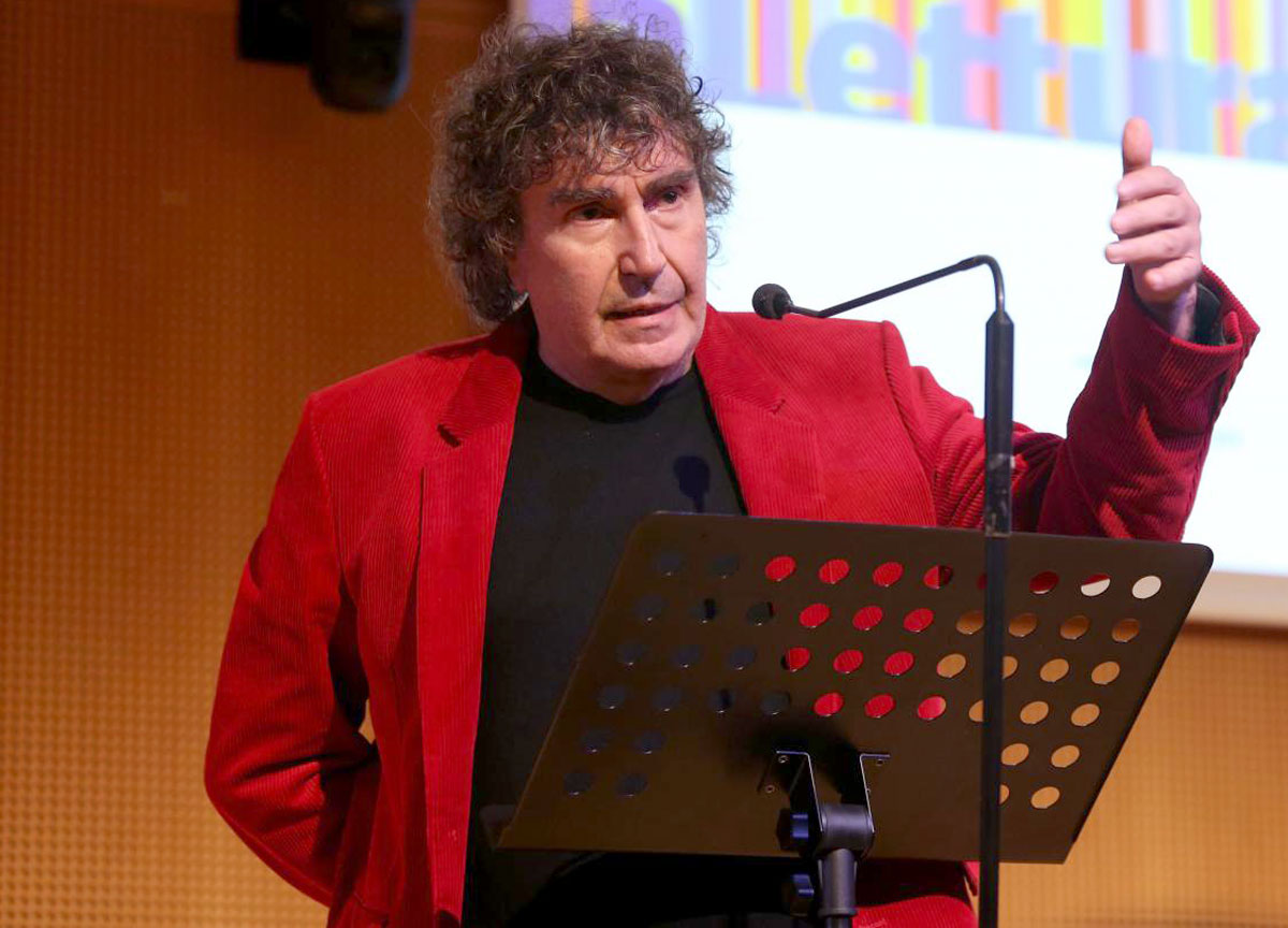 Fiorello si veste da Pooh per una notte, l’omaggio all’amico Stefano D’Orazio
